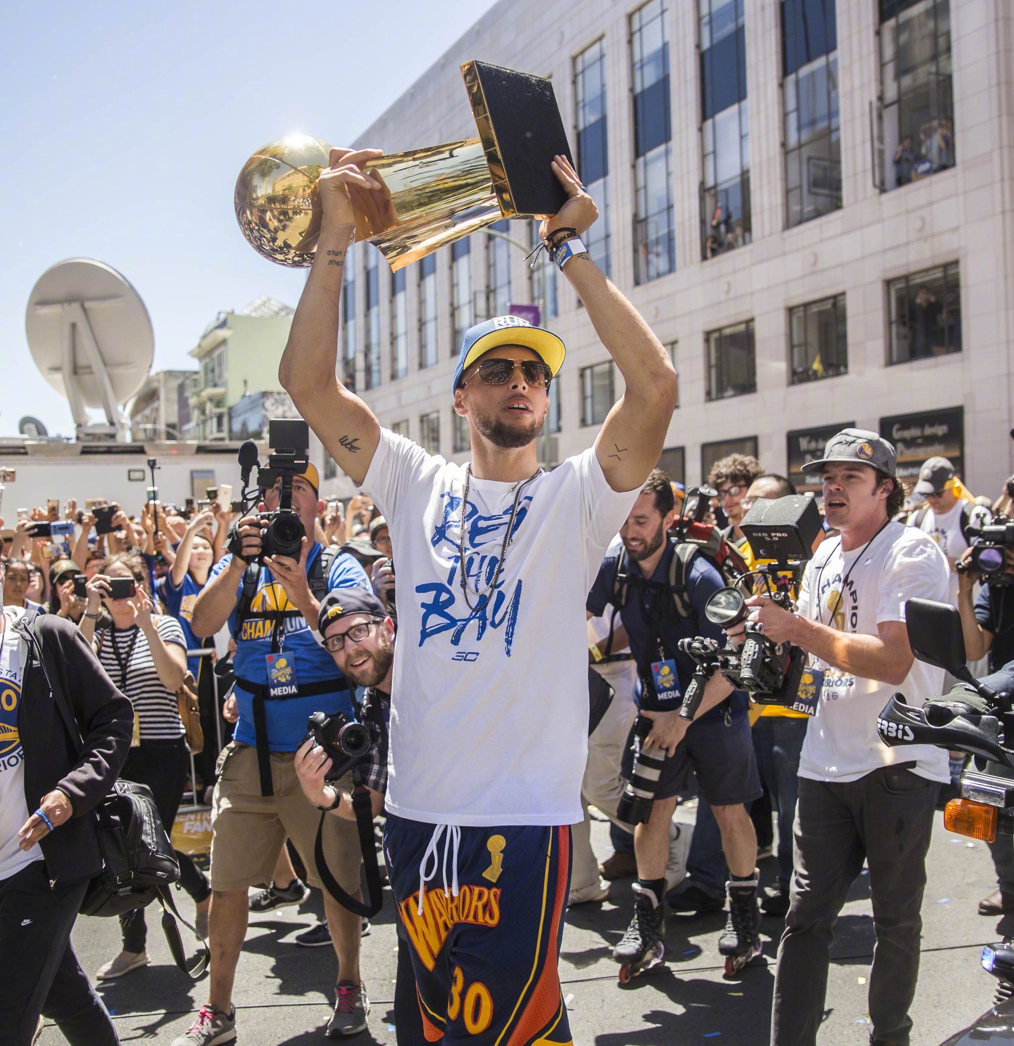 英雄们的名 英雄们的名