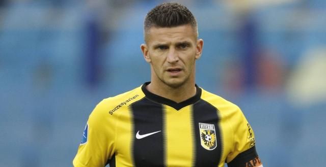 尔夫一个绽 尔夫一个绽